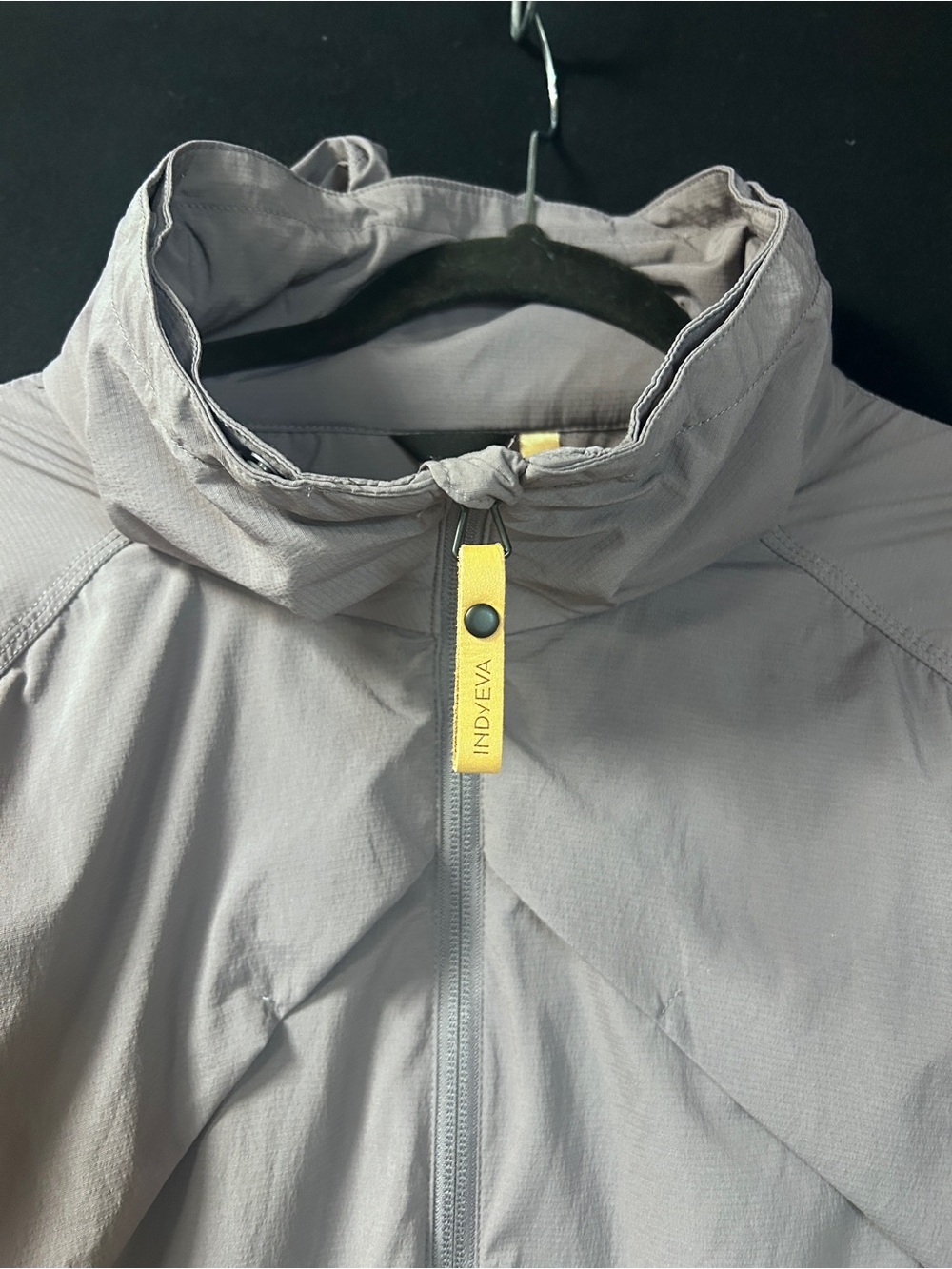 Indyeva Light Gray Hooded Jacket with Mustard Leather Pull - Picture 7 of 12